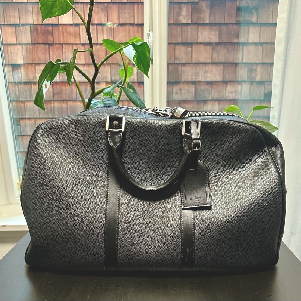 Gorgeous Louis Vuitton weekender duffel bag | Black Taiga Kendall GM